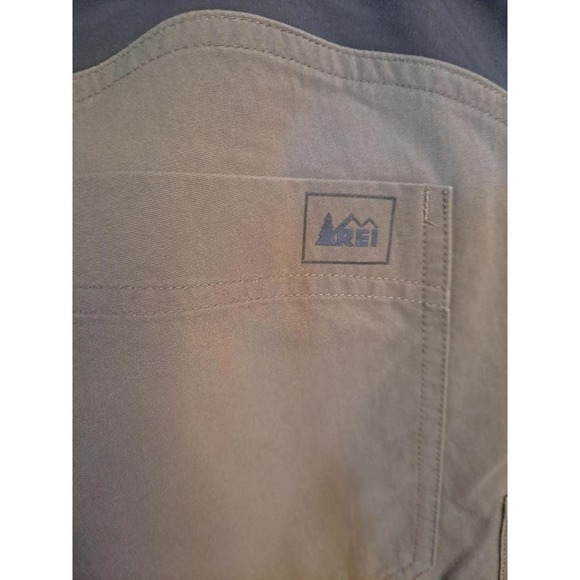 REI Tan and Gray Short with Front and Back Pockets Size 38 - Picture 6 of 6